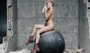 [PHOTO] Miley Cyrus Goes Naked In New Music Video